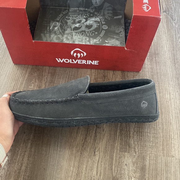 New! Wolverine Suede Moc Men’s Slippers - Picture 3 of 7